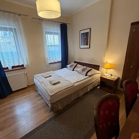 Δωμάτια σε οικογενειακή κατοικία Goscinne Zlota Palma