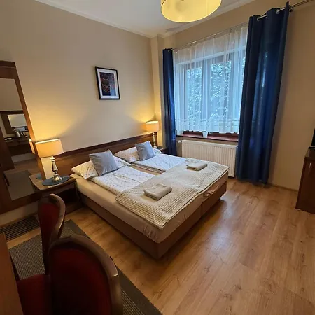 Δωμάτια σε οικογενειακή κατοικία Goscinne Zlota Palma *